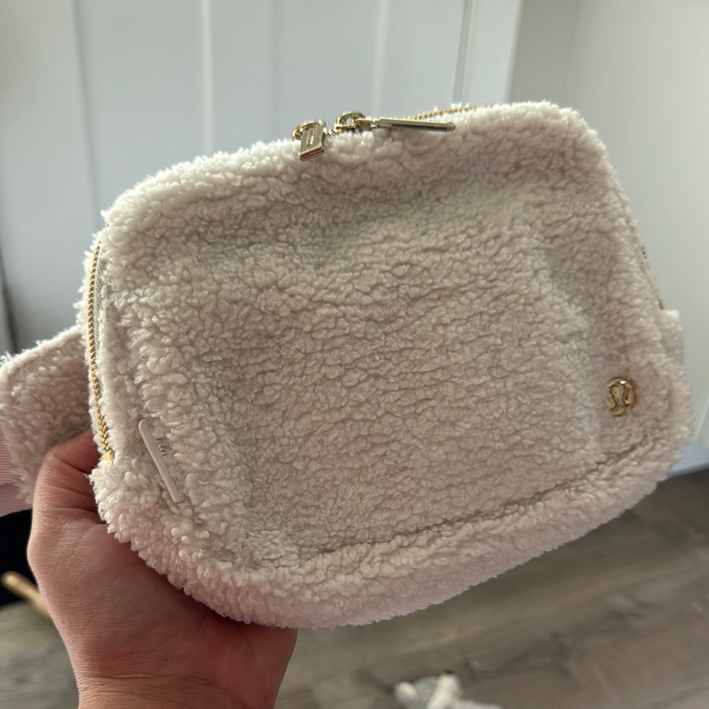 Lululemon Everywhere Belt Bag Fleece, Size Large